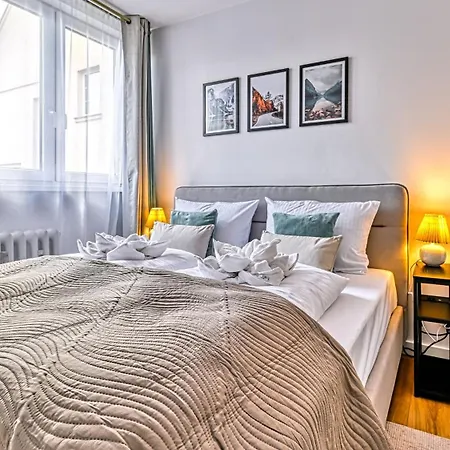 Pod Ratuszem, Sun & Snow イェレニャ・グーラ