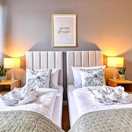 Pod Ratuszem, Sun & Snow