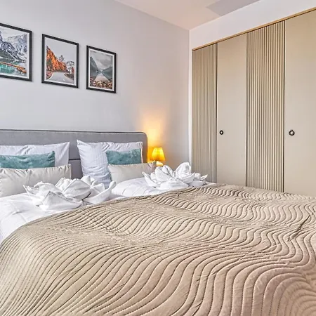 Pod Ratuszem, Sun & Snow *