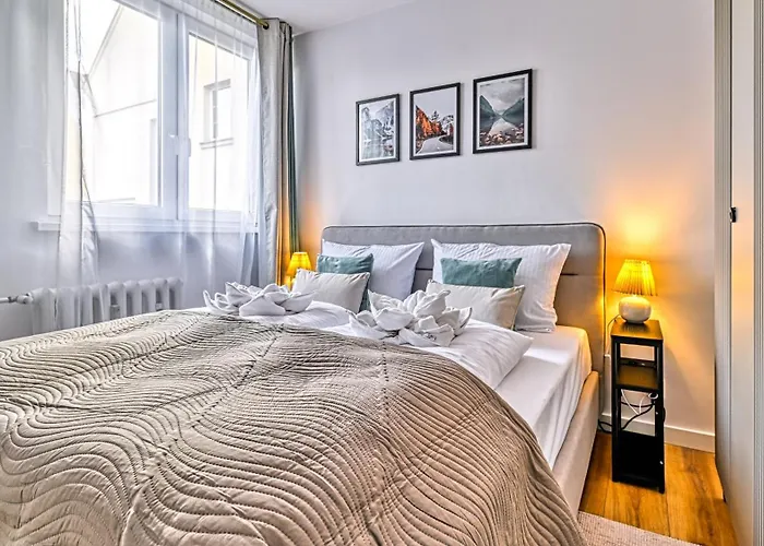 Pod Ratuszem, Sun & Snow Jelenia Góra