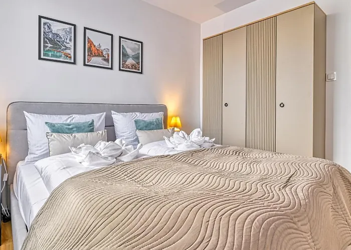 Pod Ratuszem, Sun & Snow *